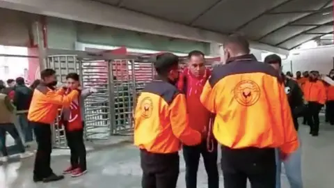 Liga MX: Le decomisaron un chorizo de plástico previo al arranque de la Final de Ida