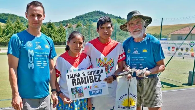 Talina y Toño, hermanos rarámuris que buscan hacer historia en República Checa