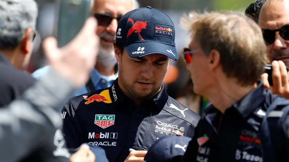 Checo Pérez a Verstappen tras no dejarlo pasar: 'Tiene dos campeonatos gracias a mí'
