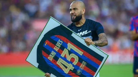 Dani Alves reveló cómo salió del Barcelona: 'Me mintieron en la cara'