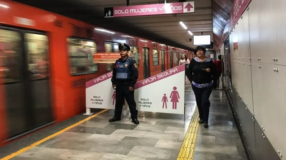 CDMX: Mujeres terminaron ensangrentadas por un pleito en el Metro