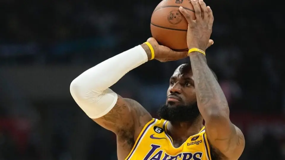 LeBron James salió en defensa de Kyrie Irving: "Pidió perdón y debería poder jugar"