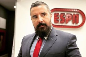Álvaro Morales: Se burló de Pietrasanta en pleno programa por eliminación de Chivas