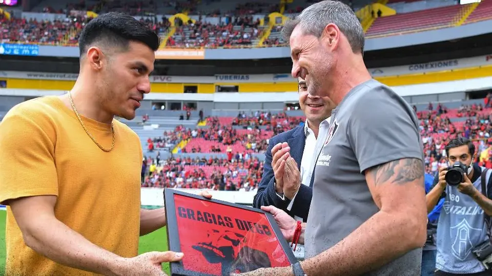 Atlas: Diego Cocca fue despedido con homenaje por la afición