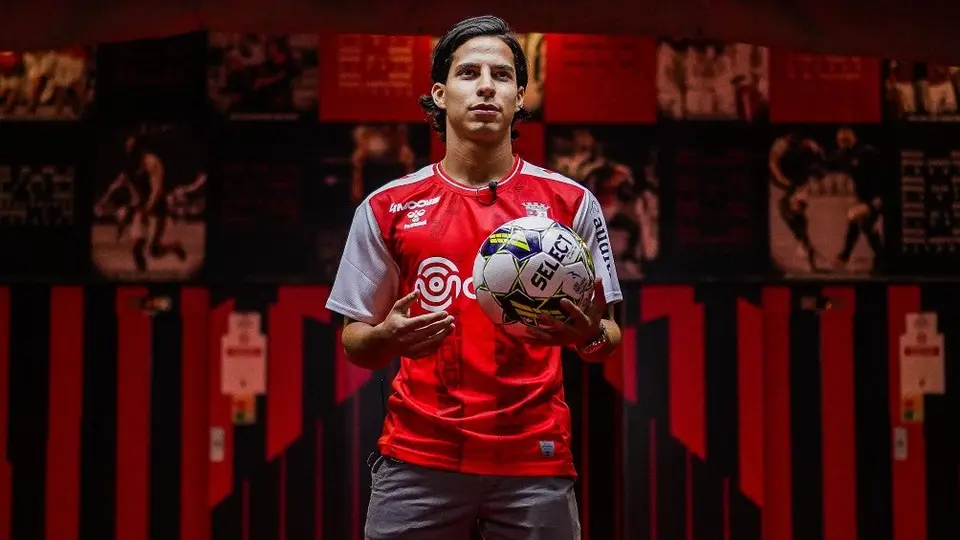 Diego Lainez y Santi Giménez expanden la legión azteca en Europa