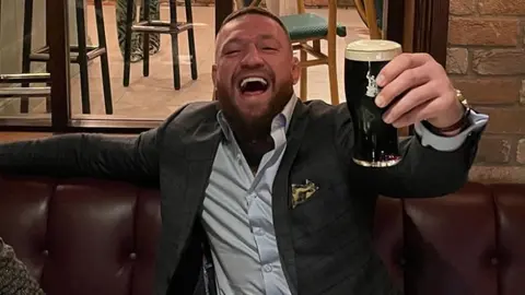 Liverpool: Conor McGregor quiere comprar al conjunto de la Premier League