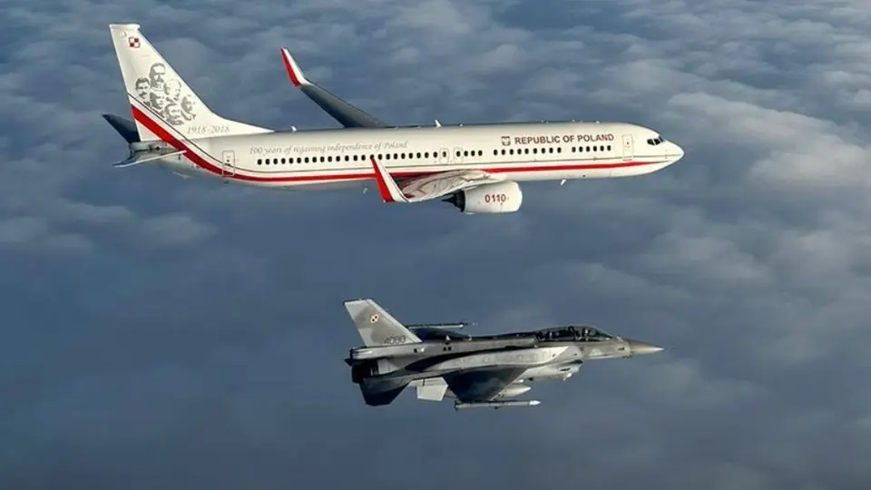 Polonia, rival del Tri, emprendió viaje a Qatar escoltados por la Fuerza Aérea de su país