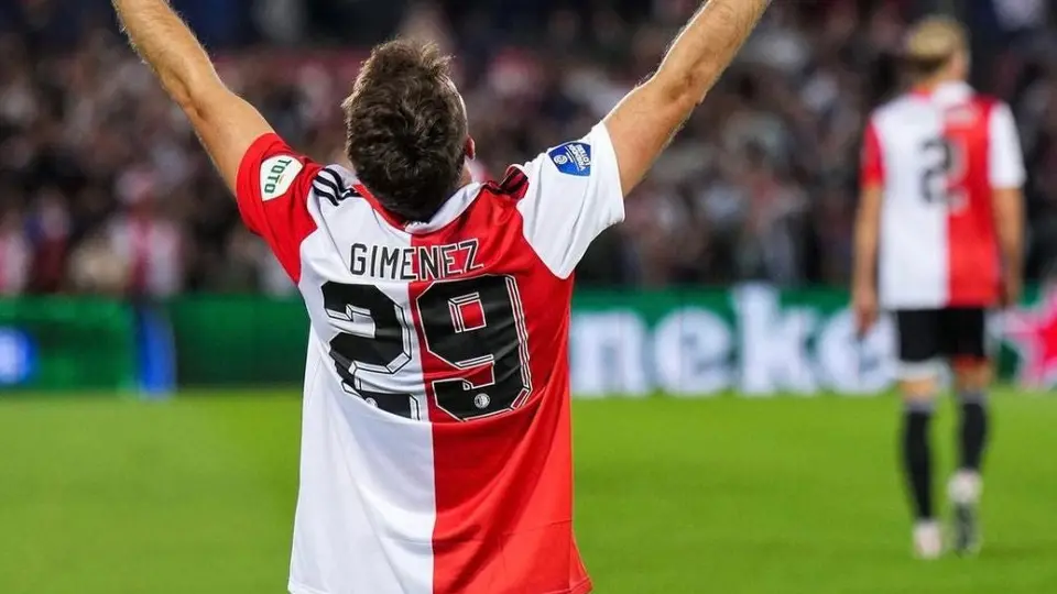 Santi Giménez: DT del Feyenoord señaló las razones del porqué no es titular