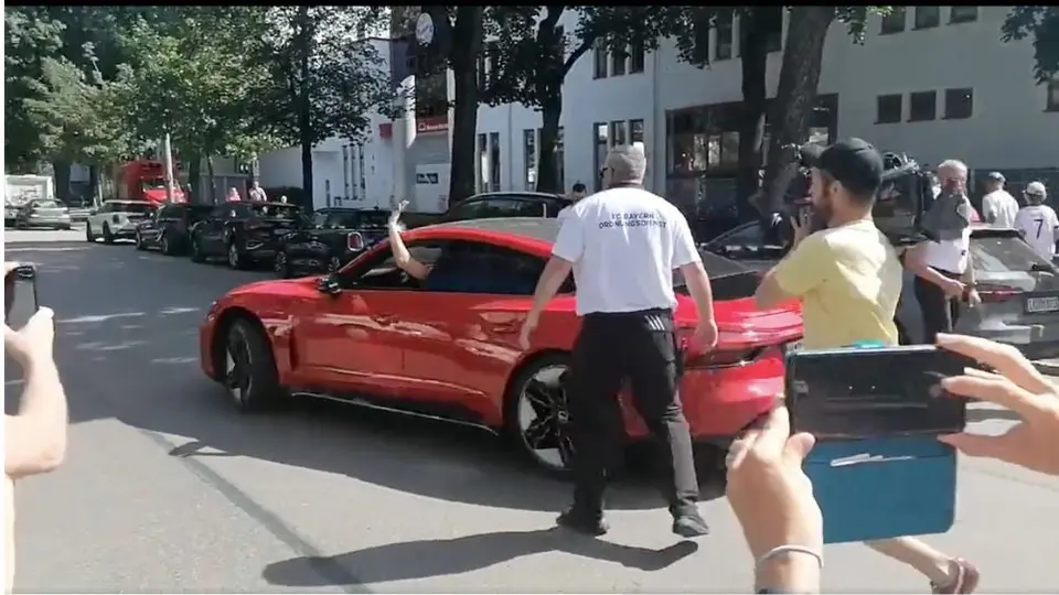 Video: Hinchas del Bayern despidieron a Lewandowski gritando "¡Hala Madrid!"