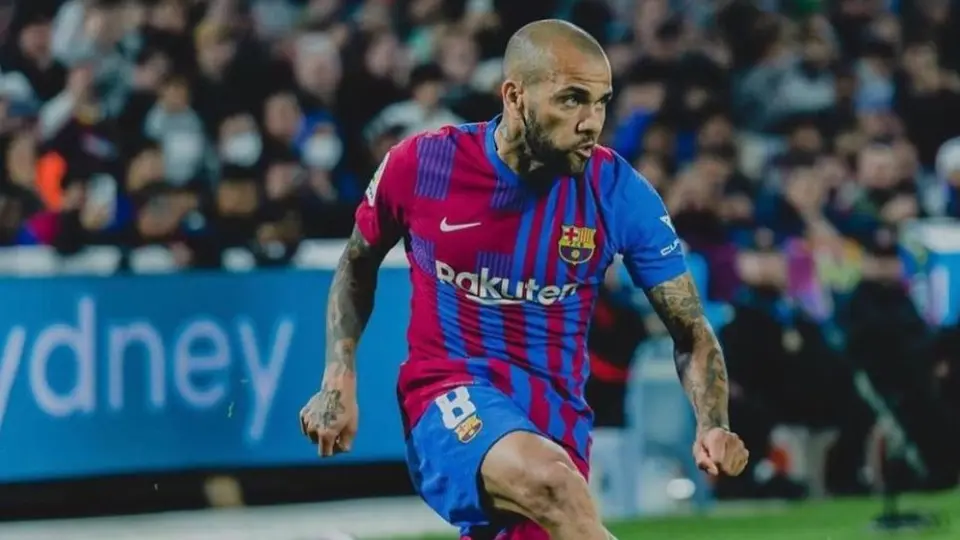 Dani Alves respondió al Piojo Herrera tras descartar su fichaje: 'Maneja el tiempo ahora'