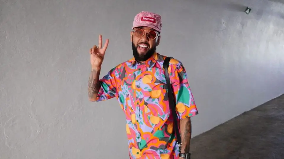 Dani Alves: ¿Cuánto cuesta el outfit 'estilo Jorge Campos’ con el que arribó a CU?