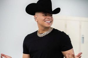 Eduin Caz y Grupo Firme cerca de accidentarse en avión