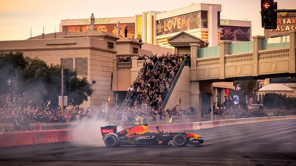 Checo Pérez: Fue ovacionado en Showrun de Las Vegas