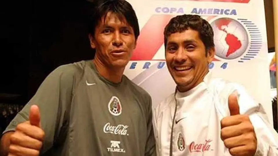 Pumas: Dupla Jorge Campos-Claudio Suárez figuran como opción para Mejía Barón