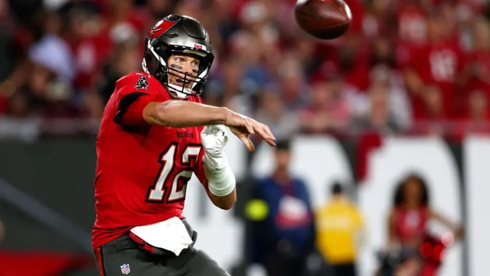 NFL: Tom Brady considera jugar una temporada más, pero lo haría como agente libre