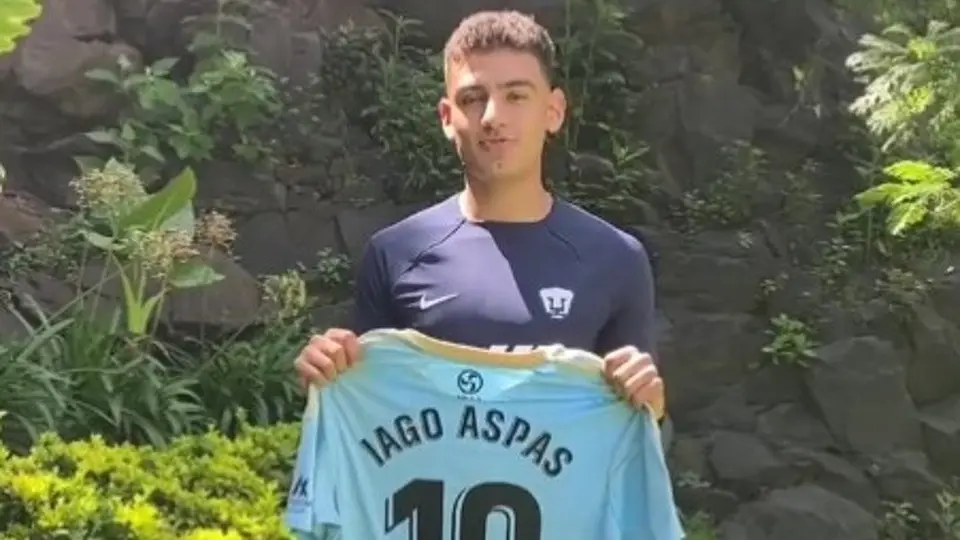José Navarro: Intercambió su playera con Iago Aspas a la distancia