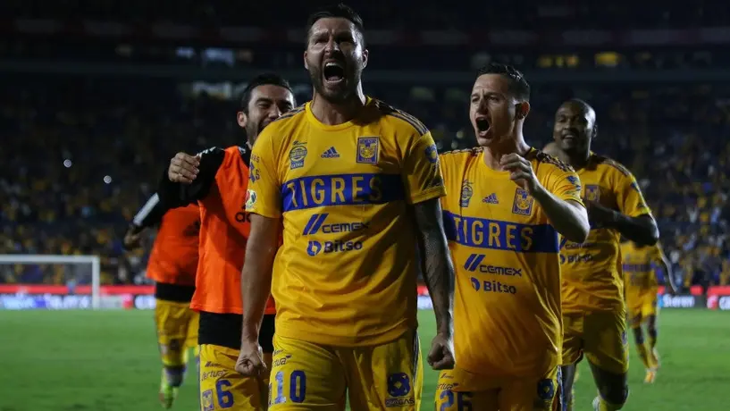 Gignac a Checo tras subir al podio en el GP de México 2022: '¡Qué temporada!'