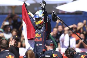 Checo Pérez: Hizo recorrido del Autódromo Hermanos Rodríguez con los ojos cerrados