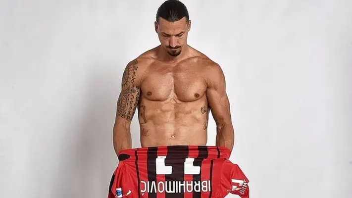 Ibrahimovic presumió su imponente físico en redes sociales: “Una raza diferente”