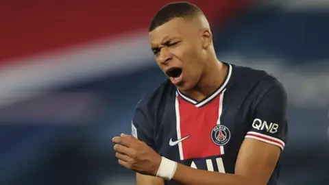 Dani Alves: 'Mbappé no comprende que Neymar y Messi son más fenómenos que él'