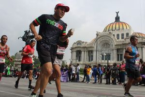Maraton CDMX: INDEPORTE levantó denuncia vs hombre que echó ron en vasos