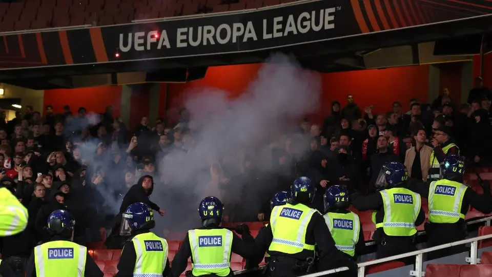 Europa League: UEFA sancionó a PSV por conducta de aficionados ante Arsenal