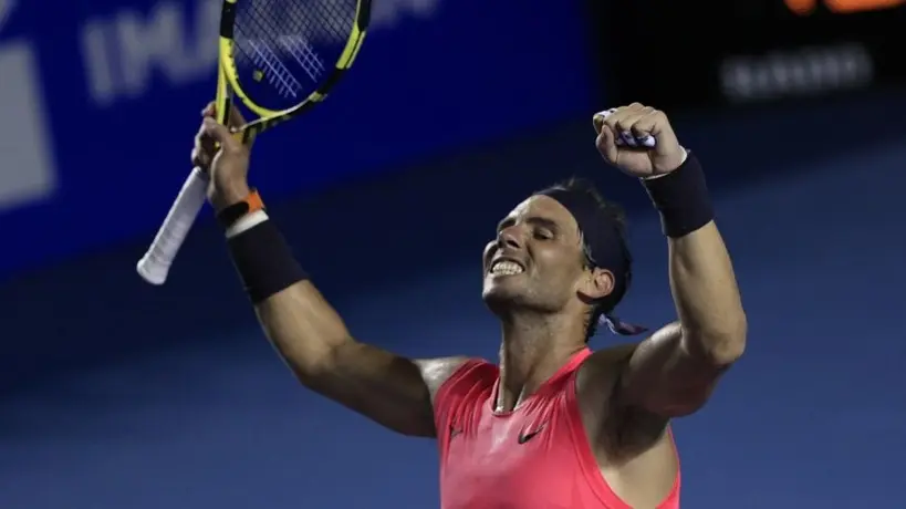 Rafael Nadal regaló una pelota de entrenamiento a niño que veía su práctica
