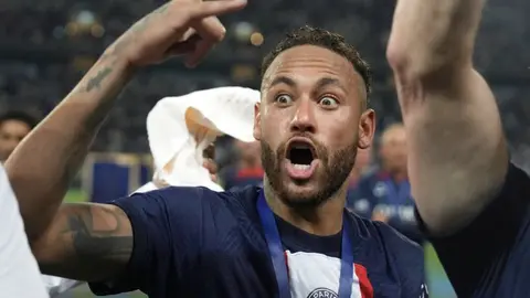 Neymar dio ‘like’ a tuit que criticaba a Mbappé: ‘Parece que por contrato es dueño del PSG’