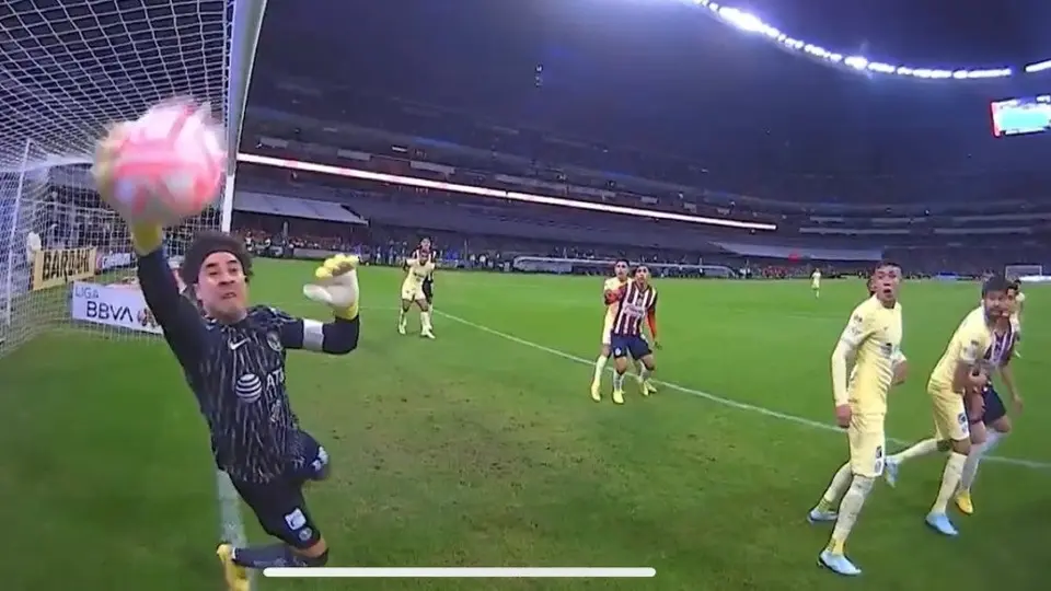 Clásico Nacional: Chivas ironizó sobre polémica decisión arbitral