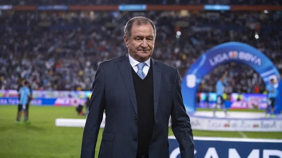 Enrique Meza 'tundió' al Tata: 'Ya se tenía que ir, hay técnicos mexicanos que pueden sustituirlo'