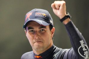 Checo Pérez: Canelo Álvarez mandó contundente mensaje al piloto tras ganar en Singapur