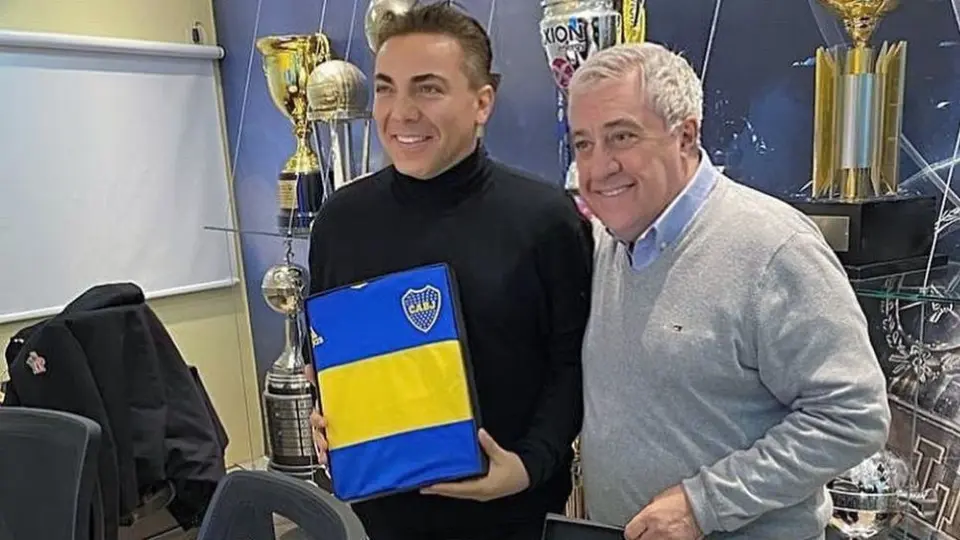 Cristian Castro: Homenajeado por Boca Juniors; tuvo un desliz con Riquelme