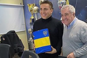 Cristian Castro: Homenajeado por Boca Juniors; tuvo un desliz con Riquelme