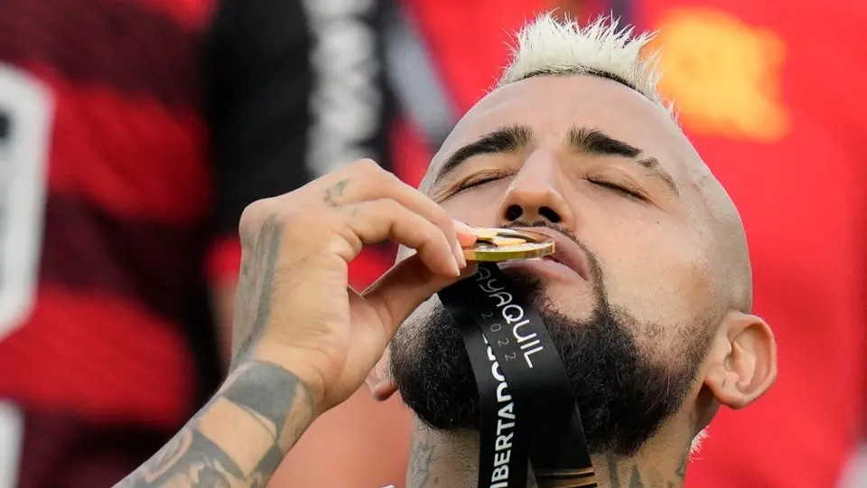 Roberto Carlos le respondió a Vidal: 'Llegó al partido vs Real Madrid y ni tocó el balón'