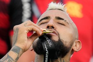 Roberto Carlos le respondió a Vidal: 'Llegó al partido vs Real Madrid y ni tocó el balón'