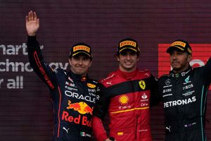 GP de Gran Bretaña: Checo Pérez vino de abajo para conquistar el segundo; Sainz ganó