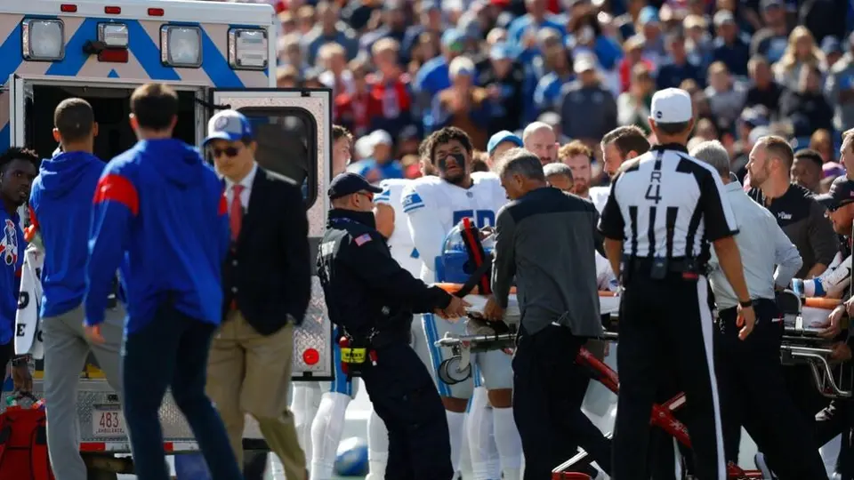 Lions: Saivion Smith salió del campo en ambulancia tras lesión en cuello