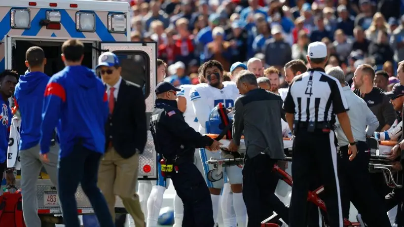 Lions: Saivion Smith salió del campo en ambulancia tras lesión en cuello
