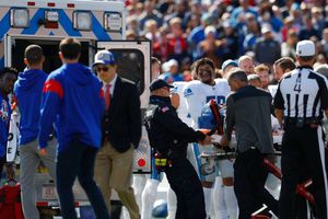 Lions: Saivion Smith salió del campo en ambulancia tras lesión en cuello