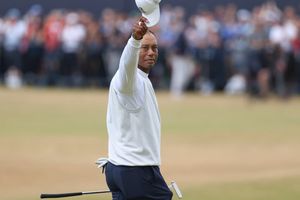 Tiger Woods protagonizó emotiva despedida en el Abierto Británico de St. Andrews