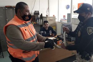 Serpiente es encontrada y rescatada en el Metro de la CDMX