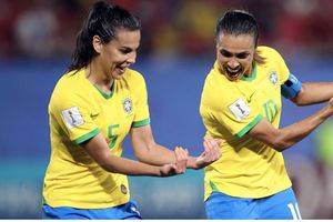 Cristiano: Marta, primera jugadora en marcar en cinco Mundiales; CR7 lo replica en rama varonil