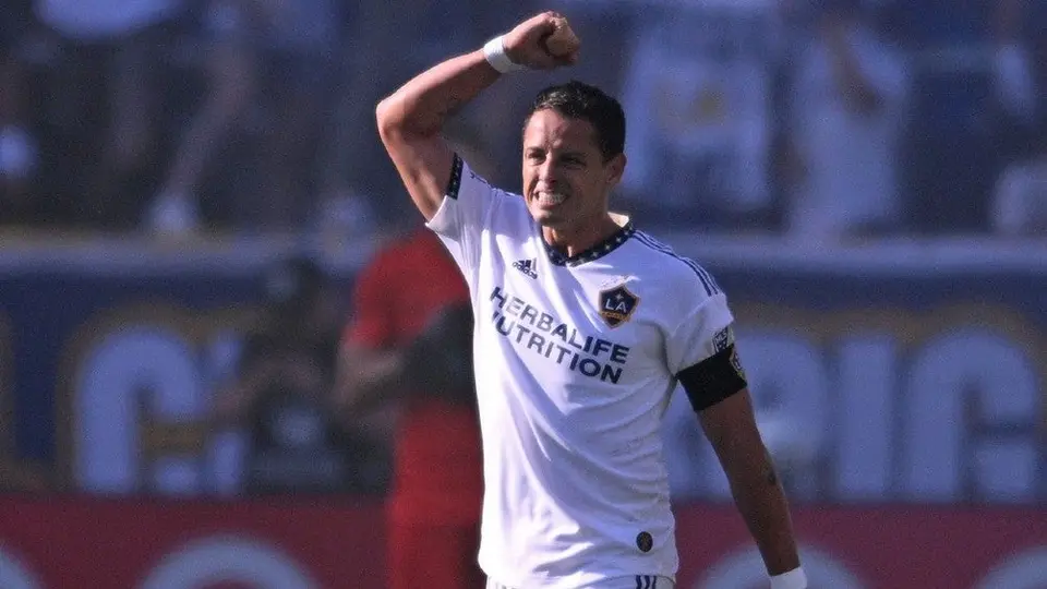 Chicharito respondió a Vela: "Defenderé al Galaxy a muerte"