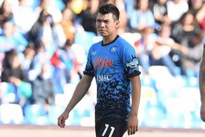 Chucky Lozano: Napoli presentó nuevo uniforme conmemorativo a Halloween