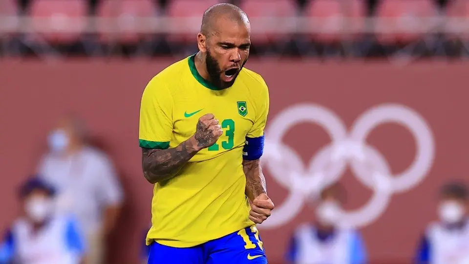 Pumas y Dani Alves 'coquetean' a través de redes sociales