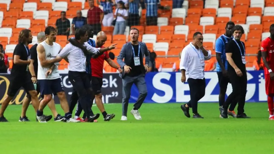 Balotelli volvió loco a Vicenzo Montella, su DT, y casi lo agarra a golpes