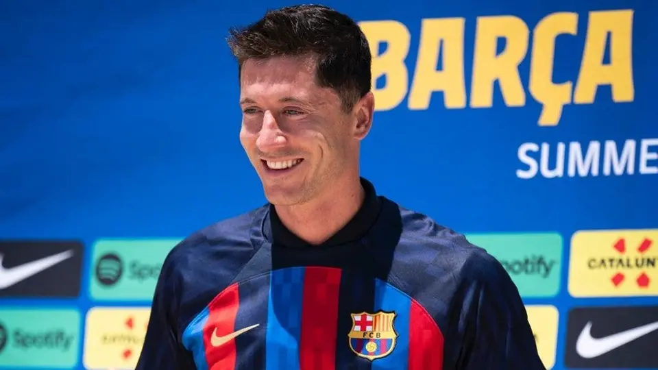 Barcelona: Robert Lewandowski lució costoso reloj durante su presentación en Miami