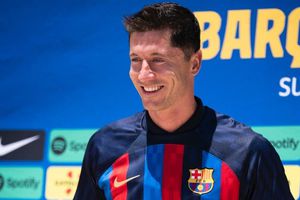 Barcelona: Robert Lewandowski lució costoso reloj durante su presentación en Miami