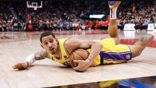 NBA: Juan Toscano se unió a las bajas de Los Lakers; se lesionó el tobillo