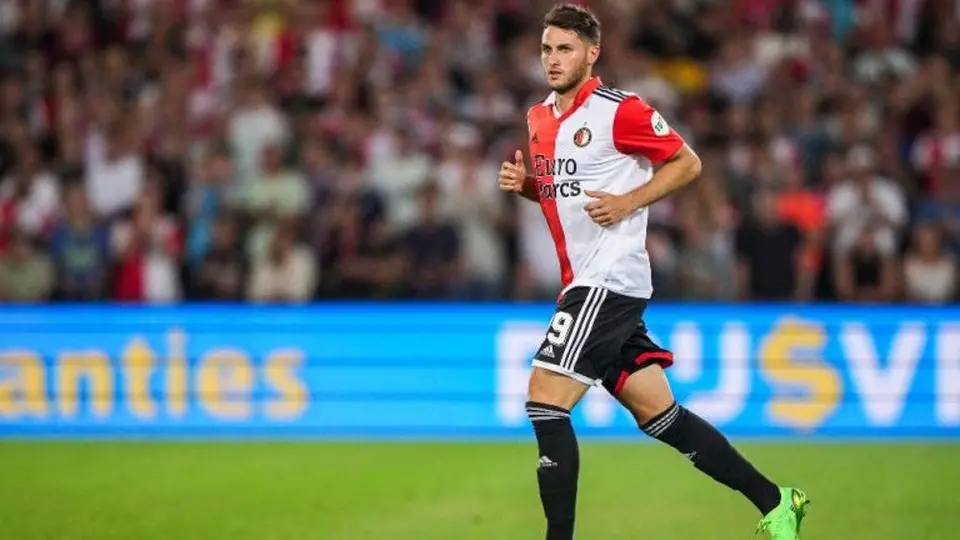Santiago Giménez: Fer Serrano, novia del mexicano, fue captada festejando el gol del Bebote